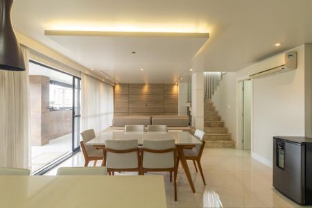 Apartamento para alugar com 185m², 3 quartos e 2 vagas Apartamento para alugar com 185m², 3 quartos e 2 vagasSala