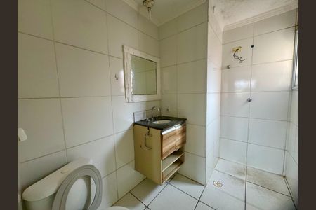 Banheiro de apartamento para alugar com 2 quartos, 52m² em Jardim Ansalca, Guarulhos