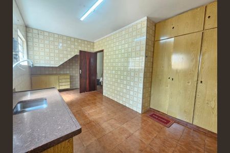 Casa à venda com 135m², 5 quartos e 3 vagasFoto 01