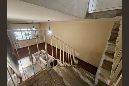 Casa à venda com 135m², 5 quartos e 3 vagasFoto 01