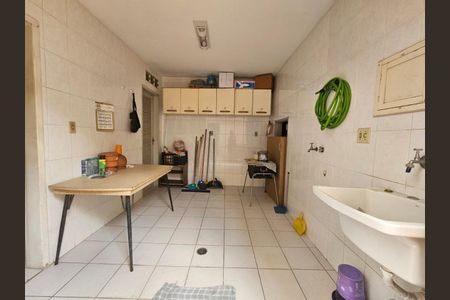 Casa à venda com 135m², 5 quartos e 3 vagasFoto 01