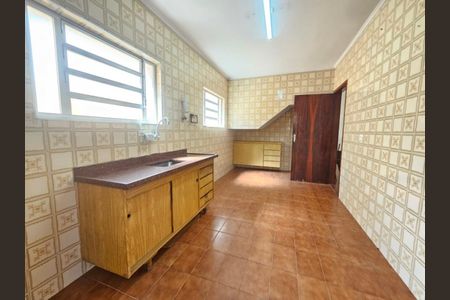 Casa à venda com 135m², 5 quartos e 3 vagasFoto 01