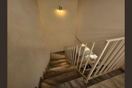 Casa à venda com 135m², 5 quartos e 3 vagasFoto 01