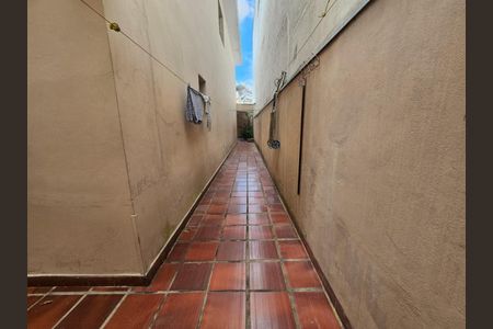 Casa à venda com 135m², 5 quartos e 3 vagasFoto 01