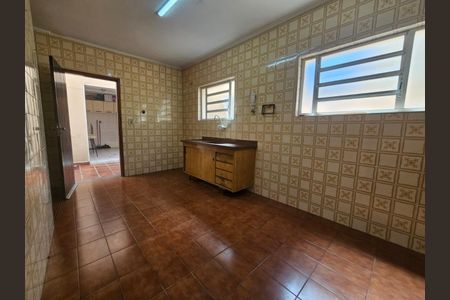 Casa à venda com 135m², 5 quartos e 3 vagasFoto 01