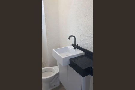 Banheiro  de apartamento à venda com 1 quarto, 40m² em Restinga, Porto Alegre