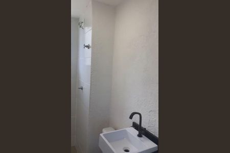 Banheiro  de apartamento à venda com 1 quarto, 40m² em Restinga, Porto Alegre