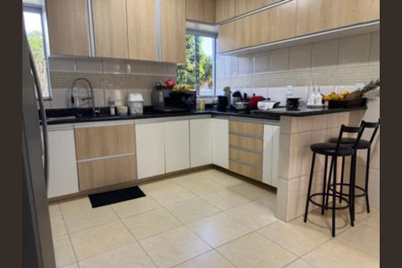 Cozinha de casa de condomínio para alugar com 3 quartos, 400m² em Q 13, Brasília