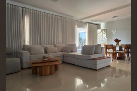 Sala de casa de condomínio para alugar com 3 quartos, 400m² em Q 13, Brasília