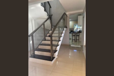Escada de casa de condomínio para alugar com 3 quartos, 400m² em Q 13, Brasília