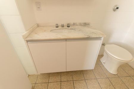 Apartamento para alugar com 80m², 3 quartos e 2 vagas Apartamento para alugar com 80m², 3 quartos e 2 vagasBanheiro da Suite