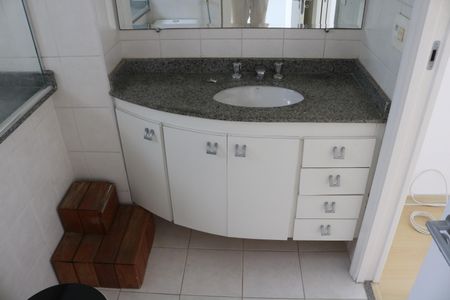 Apartamento à venda com 74m², 1 quarto e 2 vagasBanheiro