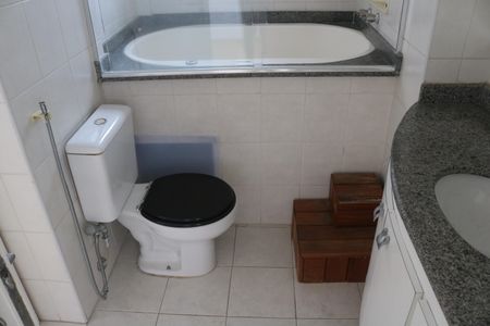 Apartamento à venda com 74m², 1 quarto e 2 vagasBanheiro