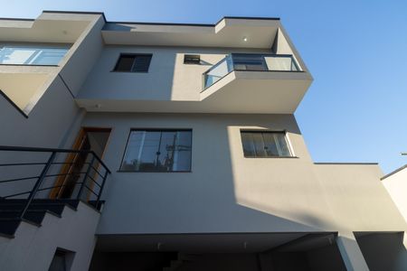 Casa à venda com 114m², 2 quartos e 4 vagasFachada interna