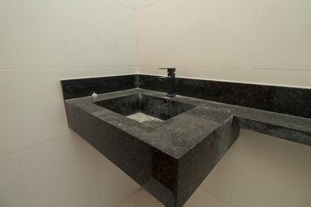 Casa à venda com 114m², 2 quartos e 4 vagasBanheiro da Suíte 2