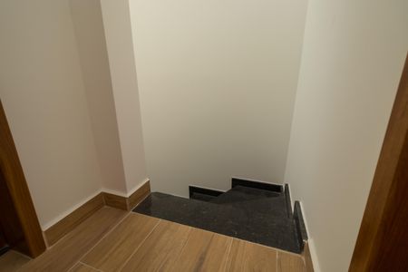 Casa à venda com 114m², 2 quartos e 4 vagasEscada quartos