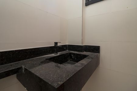 Casa à venda com 114m², 2 quartos e 4 vagasBanheiro da Suíte 1