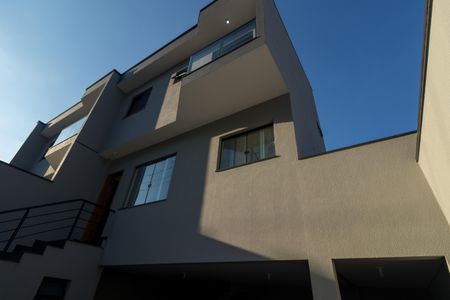 Casa à venda com 114m², 2 quartos e 4 vagasFachada interna
