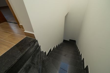 Casa à venda com 114m², 2 quartos e 4 vagasEscada quartos