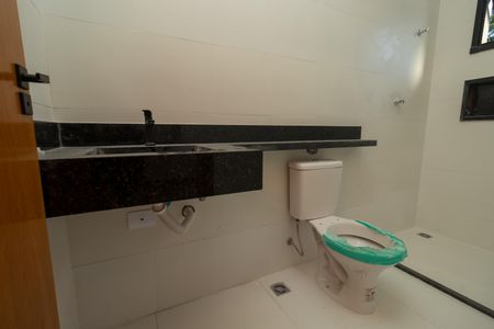 Casa à venda com 114m², 2 quartos e 4 vagasBanheiro da Suíte 2