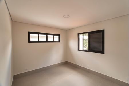 Casa à venda com 194m², 4 quartos e 3 vagasEdícula - Quarto 2