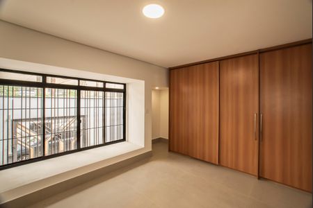 Casa à venda com 194m², 4 quartos e 3 vagasSuíte