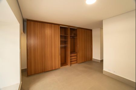 Casa à venda com 194m², 4 quartos e 3 vagasSuíte