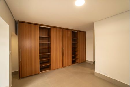 Casa à venda com 194m², 4 quartos e 3 vagasSuíte