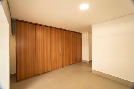 Casa à venda com 194m², 4 quartos e 3 vagasSuíte