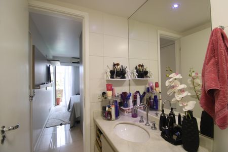 Apartamento à venda com 149m², 2 quartos e 2 vagasBanheiro da suíte