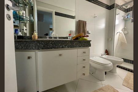 Apartamento à venda com 147m², 3 quartos e 3 vagasBanheiro suíte 2