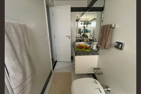 Apartamento à venda com 147m², 3 quartos e 3 vagasBanheiro suíte 2