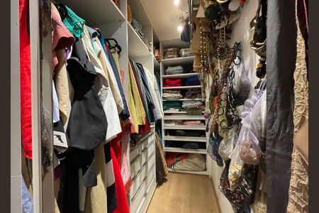 Apartamento à venda com 147m², 3 quartos e 3 vagasCloset suite. 1