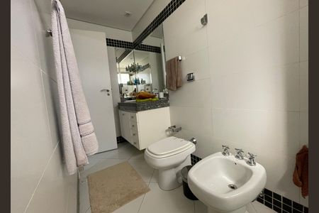 Apartamento à venda com 147m², 3 quartos e 3 vagasBanheiro suíte 2