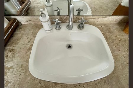 Apartamento à venda com 147m², 3 quartos e 3 vagasBanheiro suíte 3