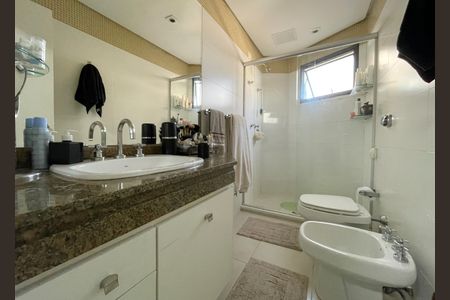 Apartamento à venda com 147m², 3 quartos e 3 vagasBanheiro suíte 1