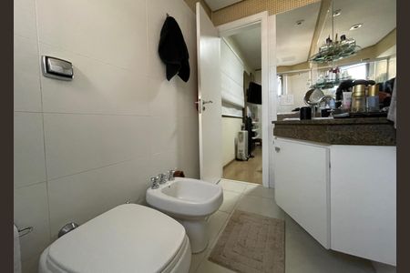 Apartamento à venda com 147m², 3 quartos e 3 vagasBanheiro suíte 1