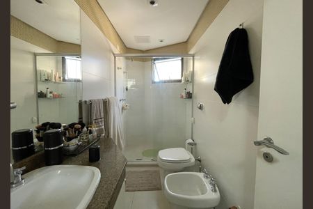 Apartamento à venda com 147m², 3 quartos e 3 vagasBanheiro suíte 1