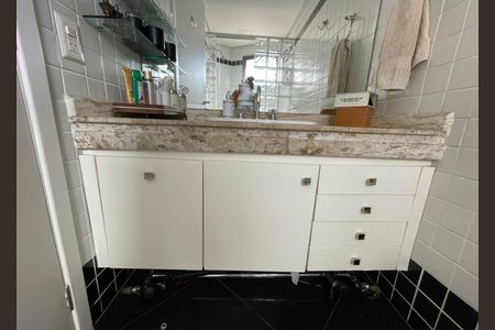 Apartamento à venda com 147m², 3 quartos e 3 vagasBanheiro suíte 3