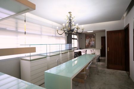 Apartamento à venda com 200m², 4 quartos e 3 vagasSala