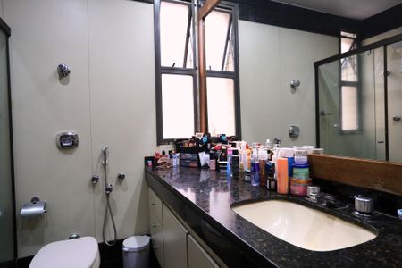 Apartamento à venda com 200m², 4 quartos e 3 vagasBanheiro da Suíte 1