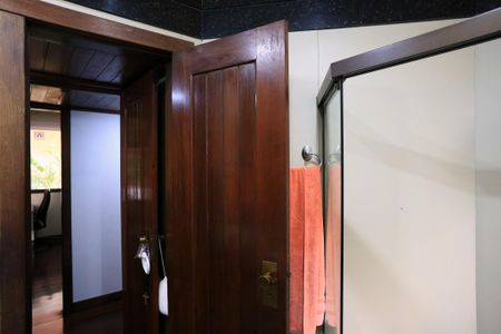 Apartamento à venda com 200m², 4 quartos e 3 vagasBanheiro da Suíte 1