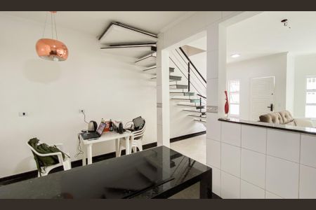 Casa à venda com 148m², 3 quartos e 2 vagas Casa à venda com 148m², 3 quartos e 2 vagasCozinha