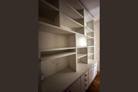 Apartamento para alugar com 74m², 2 quartos e 1 vaga Apartamento para alugar com 74m², 2 quartos e 1 vagaCloset