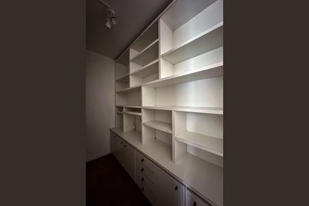 Apartamento para alugar com 74m², 2 quartos e 1 vaga Apartamento para alugar com 74m², 2 quartos e 1 vagaCloset