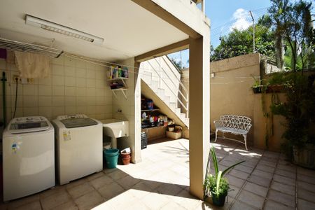 Casa à venda com 125m², 3 quartos e 1 vagalavanderia