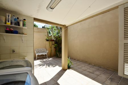 Casa à venda com 125m², 3 quartos e 1 vagalavanderia