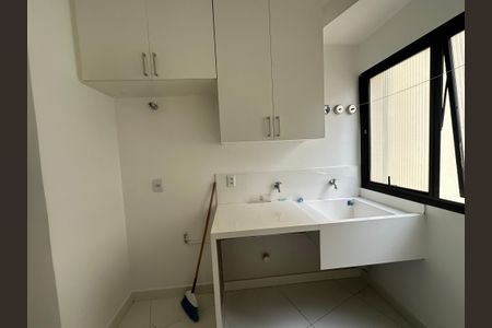 Apartamento à venda com 113m², 3 quartos e 2 vagas Apartamento à venda com 113m², 3 quartos e 2 vagasÁrea de Serviço