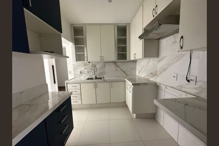 Apartamento à venda com 113m², 3 quartos e 2 vagas Apartamento à venda com 113m², 3 quartos e 2 vagasCozinha