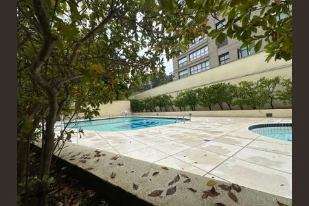 Apartamento à venda com 113m², 3 quartos e 2 vagas Apartamento à venda com 113m², 3 quartos e 2 vagasÁrea comum - Piscina